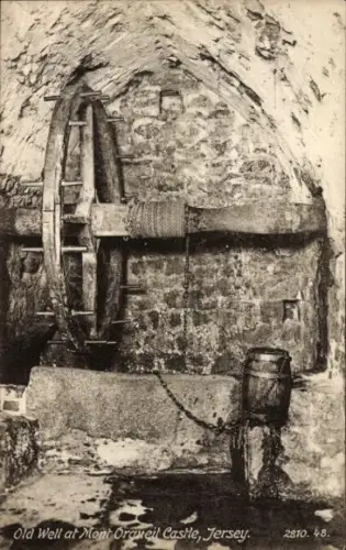 Ak Gorey Kanalinsel Jersey, Mont Orgueil Castle, Alter Brunnen, Mont Orgueil Castle,  Brunnen mit