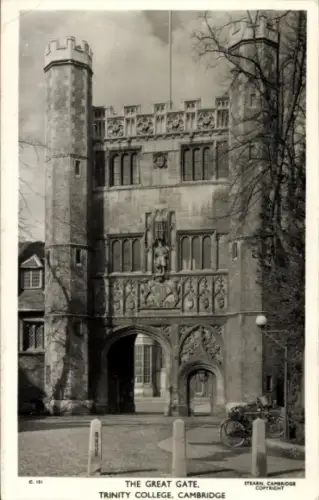 Ak Cambridge East England, Das große Tor, Trinity College,  Stearn,  Copyright