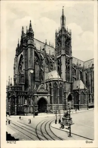 Ak Metz Moselle, Dom in  schwarz-weiß, Uhr, Straßenbahn, Menschen