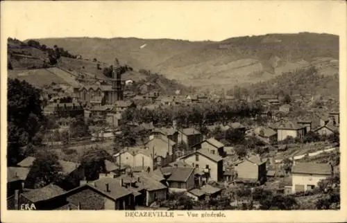 Ak Decazeville Aveyron, Landschaftsaufnahme, Häuser, Hügel,  Text in Französisch