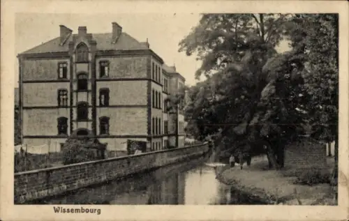 Ak Wissembourg Weißenburg Elsass Bas Rhin,  Gebäude, Kanal, Bäume, Menschen