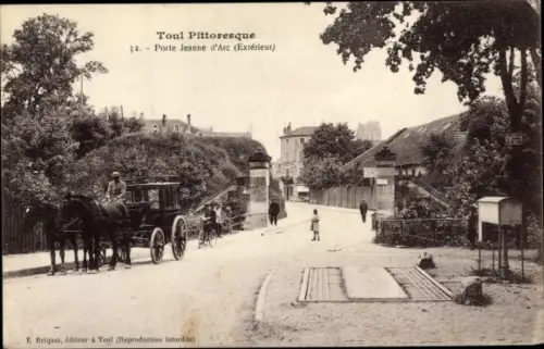 Ak Toul Meurthe et Moselle, Porte Jeanne d’Arc, Kutsche