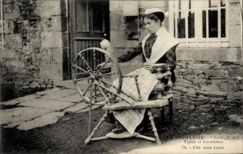 Ak Normandie, Junge Frau am Spinnen, Tracht