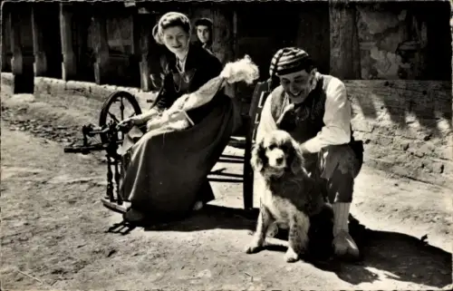 CPA Bresse, Une fileuse bien gardee