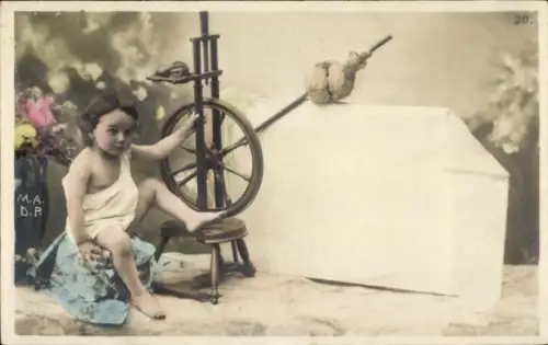 Ak Junge am Spinnrad, Porträt