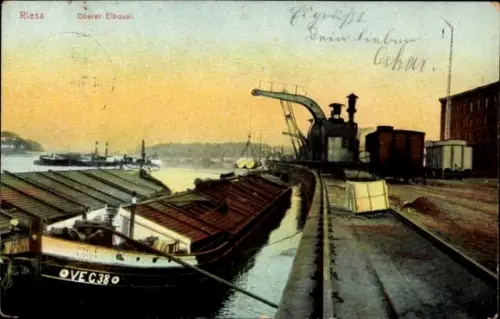 Ak Riesa an der Elbe Sachsen, Blick auf den Hafen, Schiffe, Kran,  aus Riesa