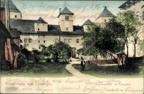 Ak Chemnitz in Sachsen, Umgebung von  Augustusberg, Schlosshof, Person auf dem Weg