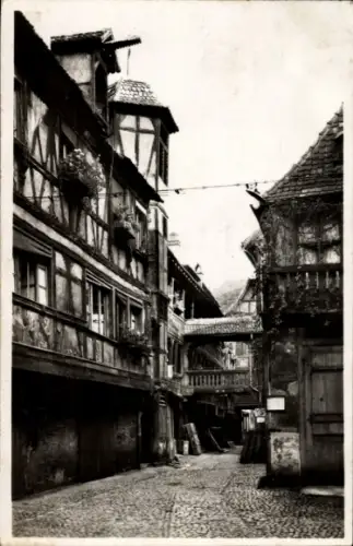 Ak Strasbourg Straßburg Elsass Bas Rhin, Straße mit Fachwerkhäusern, Kopfsteinpflaster, Pflanzen 