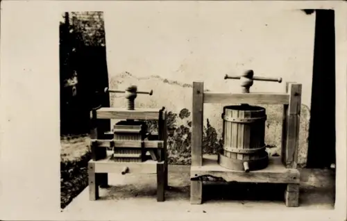 Foto Ak Weinanbau, Wein-Herstellung, Behälter