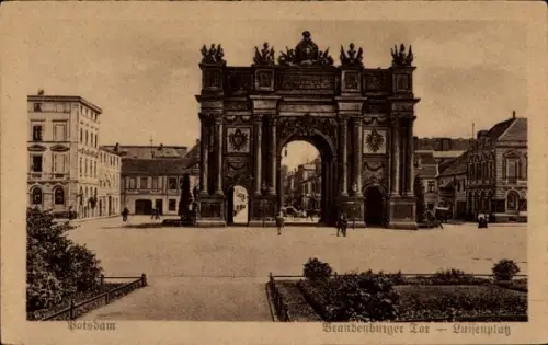 Ak Potsdam, Brandenburger Tor, Luisenplatz,  , Menschen, Fahrzeuge