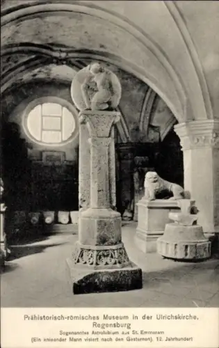 Ak Regensburg an der Donau Oberpfalz, Prähistorisch-römisches Museum, Astrolabium, knieender Mann