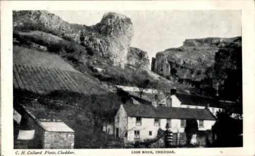 Ak Cheddar Somerset England, Lion Rock,  Felsen, Häuser, Landschaft