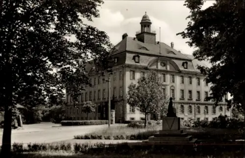 Ak Senftenberg in der Niederlausitz, VdN-Ehrenmal, Kreisgericht