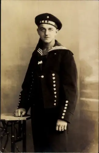 Foto Ak Matrose in Uniform, Portrait