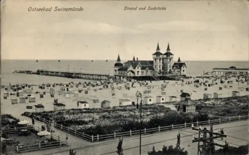 Ak Świnoujście Swinemünde Pommern, Ostseebad  Strand, Seebrücke, Badehäuschen