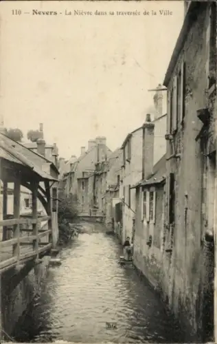 Ak Nevers Nièvre, Fluss La Nièvre, Häuser am Ufer, Stadtansicht, Nevers