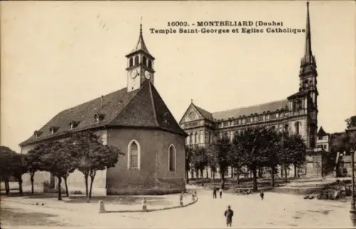 Ak Montbéliard Doubs,  Temple Saint-Georges, Eglise Catholique, Uhrturm, Bäume, Menschen