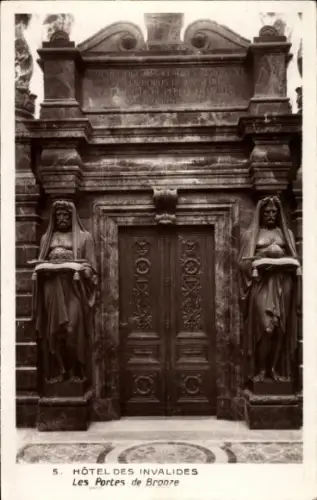 CPA Paris VII, Hôtel des Invalides, Les Portes de Bronze