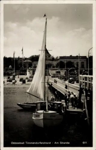 Ak Timmendorfer Strand in Ostholstein, Am Strande, Seebrücke, Segelboot Germania