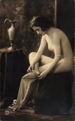Ak Nackte Frau, Frauenakt, Busen, Beine, Erotik