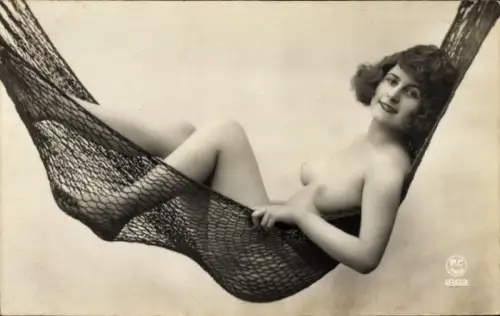 Ak Nackte Frau liegend, Frauenakt, Erotik, Hängematte