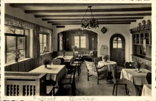 Ak Törwang Samerberg in Oberbayern, Café Pallauf, Innenansicht