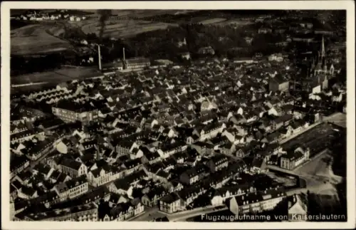 Ak Kaiserslautern in der Pfalz, Fliegeraufnahme vom Ort