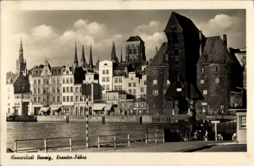 Ak Gdańsk Danzig, Krantor Fähre, Passagiere, Teilansicht der Stadt