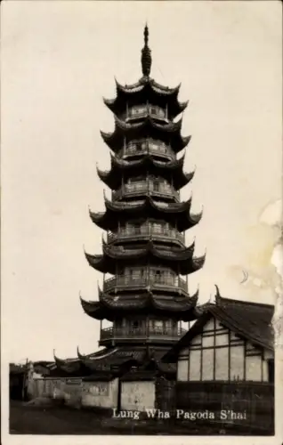 Foto Ak Shanghai China, Lung Wha Pagoda, Blick auf eine Pagode