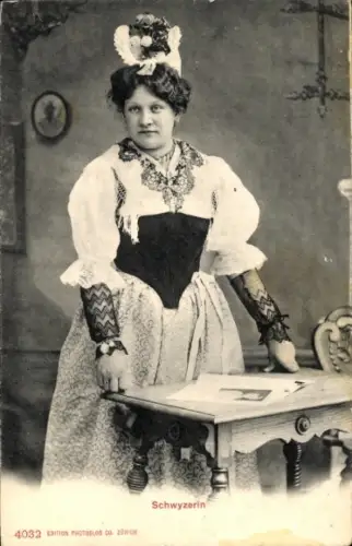 Ak Schweiz, Schwyzerin, Frau in Tracht