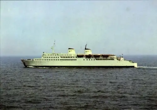 Ak Fährschiff Saßnitz vor Sassnitz auf der Insel Rügen, Backbord