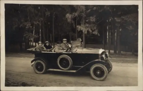 Foto Ak Ausflug mit dem Automobil, Oldtimer