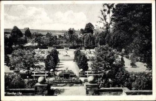 Ak Hartha in Sachsen, Gartenlandschaft, Bäume, Bänke, Blumenbeete, Hartha i.Sa