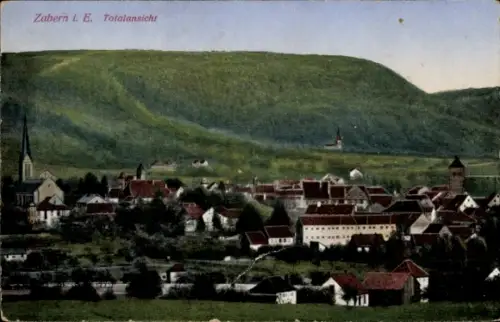 Ak Saverne Zabern Elsass Bas Rhin, Zabern i. E. Totalansicht, Landschaft, Häuser, Kirche, Hügel