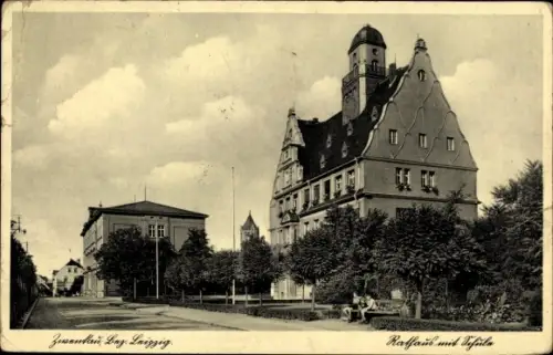 Ak Zwenkau in Sachsen, Rathaus und Schule, Außenansicht