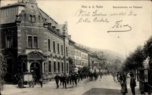 Ak Kirn an der Nahe, Bahnhofstraße mit Postamt, Reiter