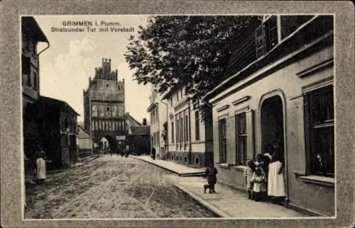 Ak Grimmen in Pommern Vorpommern, Stralsunder Tor, Vorstadt, Anwohner