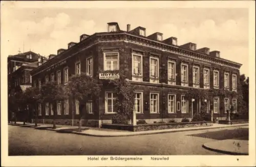 Ak Neuwied am Rhein, Hotel der Brüdergemeine, Straßenpartie