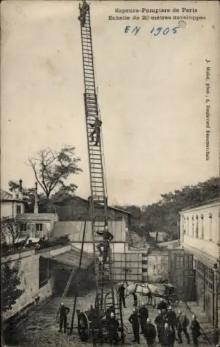 CPA Sapeurs-Pompiers de Paris, Echelle de 20 mètres développée
