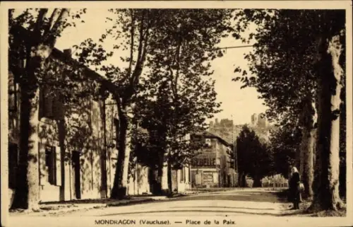 Ak Mondragon Vaucluse, Straße, Bäume, Häuser, Schatten, Platz der Frieden, Vaucluse