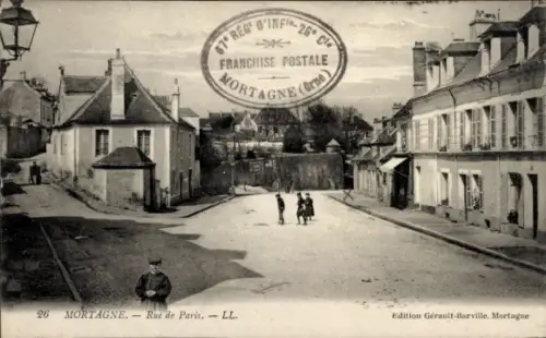 Ak Mortagne au Perche Orne, Straße mit Häusern, Personen auf der Straße,  Darstellung