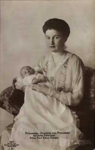 Ak Prinzessin Marie Auguste von Anhalt, Ehefrau Joachim von Preußen, Prinz Karl Franz Joseph