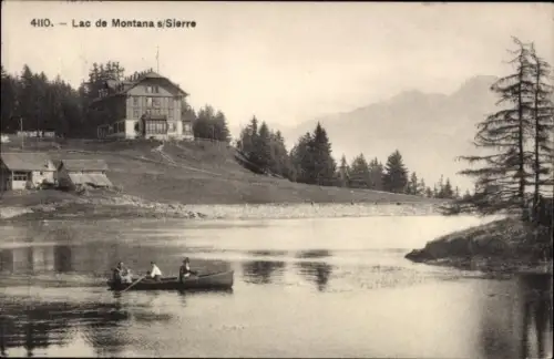 Ak Montana Kanton Wallis, Landschaft mit See, Boot, Bäume, Gebäude, Berge im Hintergrund
