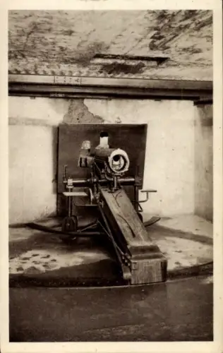 Ak Douaumont Lothringen Meuse, Fort Vaux, Kanone,  Kasematte, Geschütz von 75, Douaumont