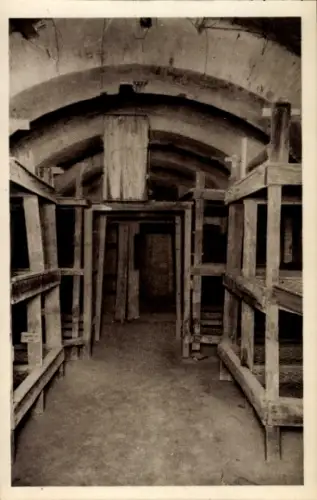 Ak Douaumont Lothringen Meuse, Fort Vaux, Schlafsaal für Soldaten,  Casemate bétonnée