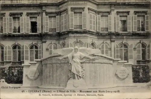 Ak Epernay Marne,  Hôtel de Ville, Monument aux Morts, 1914-1918, H. Giraud, J. Décuix