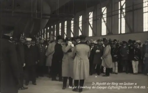 Ak König Friedrich August III, Graf Zeppelin, Einweihung Luftschiffhalle Leipzig 1913, LZ 17 Sachsen