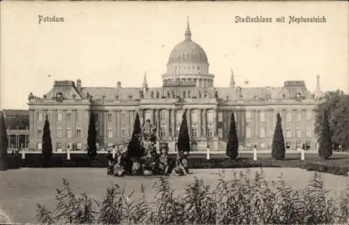Ak Potsdam Sanssouci,  Stadtschloss, Neptunsteich,  