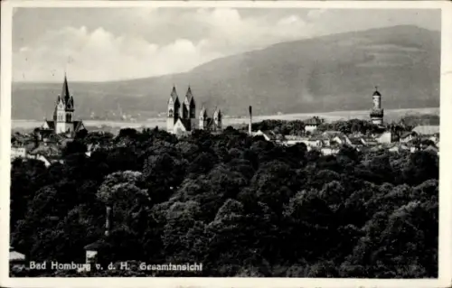 Ak Bad Homburg vor der Höhe Hessen, Gesamtansicht von  Berge im Hintergrund, Kirchen, Bäume