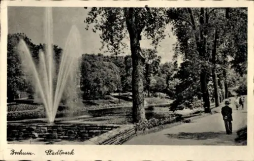 Ak Bochum im Ruhrgebiet, Brunnen, Stadtpark, Bäume, Spaziergänger